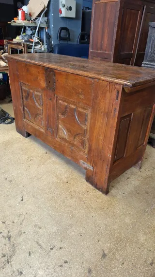 Arcón antiguo de madera