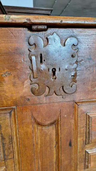 Arcón antiguo de madera