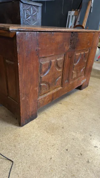 Arcón antiguo de madera