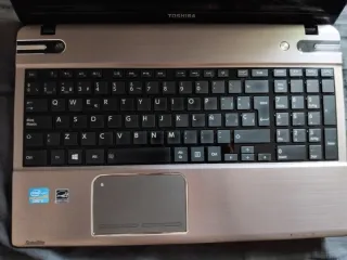 Toshiba Satellite i7