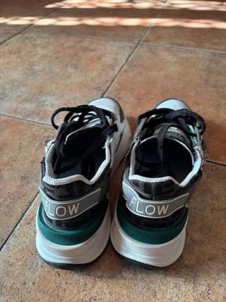 Zapatillas Fendi Flow Grises y Blancas