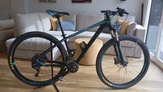 Bicicleta CUBE de Carbono