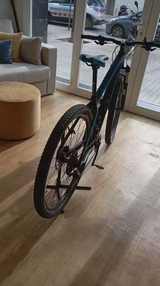 Bicicleta CUBE de Carbono