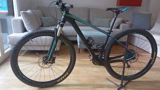 Bicicleta CUBE de Carbono