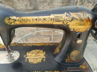 Máquina de coser Singer antigua