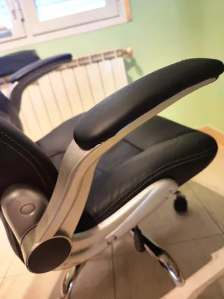 Silla de oficina ergonómica negra y gris
