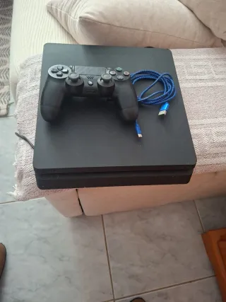 PS4 Slim 1TB + Mando Negro
