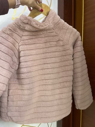Chaqueta pelitos niña rosa