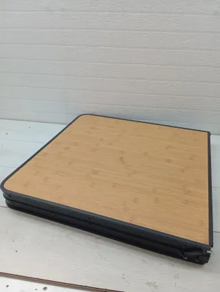 Tavolo pieghevole in alluminio con 4 sedie in acciaio