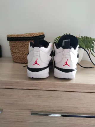 Jordan Stay Loyal 3 Blancas y Negras