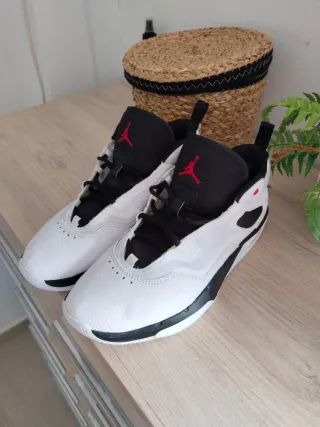 Jordan Stay Loyal 3 Blancas y Negras