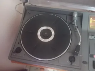 Sistema stereo e giradischi Sharp anni '70