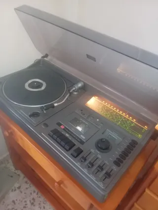 Sistema stereo e giradischi Sharp anni '70