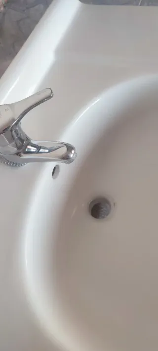 Lavabo doble Roca con grifos Roca