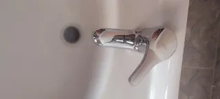 Lavabo doble Roca con grifos Roca