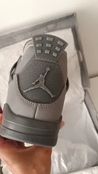 Jordan 4 Gris wet cement