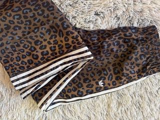 Pantalones Adidas Animal Print