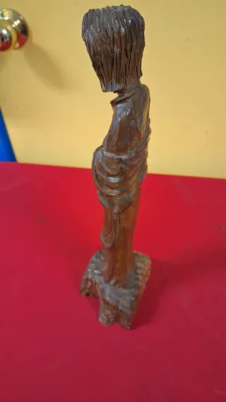 Talla de madera figura humana
