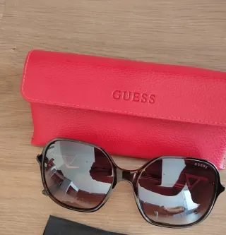 Occhiali da sole Guess da donna marroni