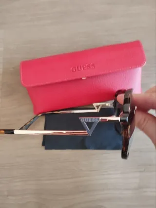 Occhiali da sole Guess da donna marroni