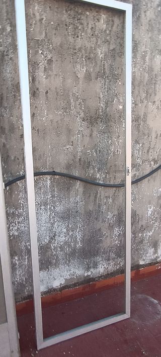 Puerta aluminio con cristal y marco