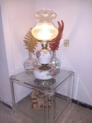 Lámpara de mesa antigua floral