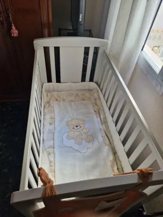 Cuna blanca infantil con ositos