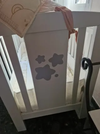 Cuna blanca infantil con ositos