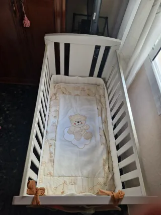 Cuna blanca infantil con ositos