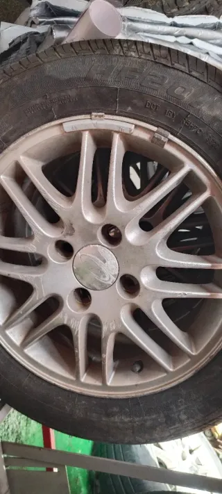 Llantas Ford Focus cuatro tornillos 15 pulgaas