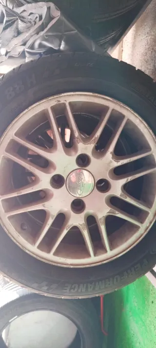 Llantas Ford Focus cuatro tornillos 15 pulgaas
