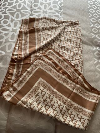 Jersey y pañuelo grande .16 euros las dos cosas