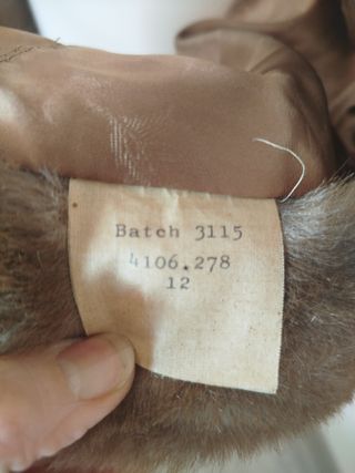 Abrigo vintage de piel de los años 80.