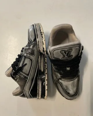 Zapatillas Louis Vuitton plateadas y negras