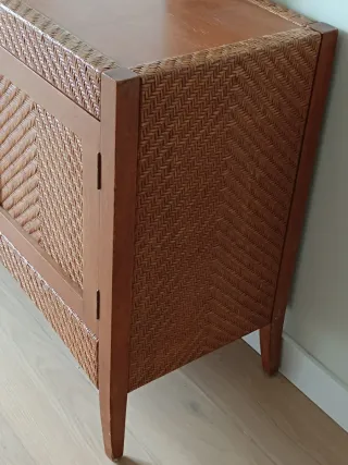 Aparador madera y ratán