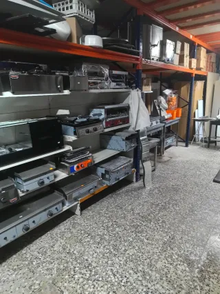 Maquina,mobiliario.vajilla. estanterias por cierre