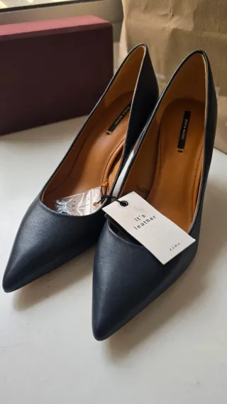 Zapatos de tacón Zara piel azul marino nuevos