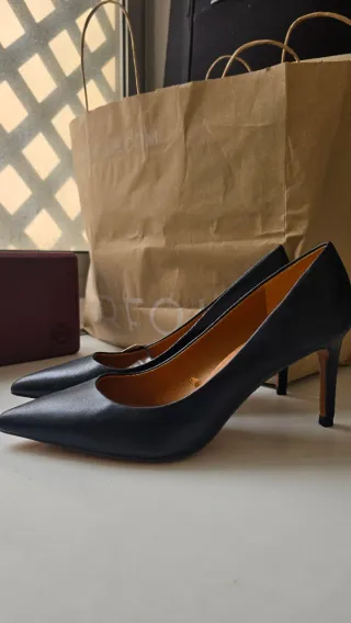 Zapatos de tacón Zara piel azul marino nuevos