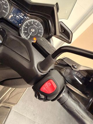 Yamaha XMAX 300 Maxi Scooter