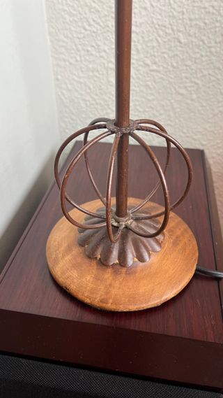 Lámpara de mesa metal y madera efecto antiguo