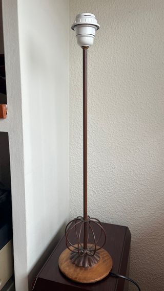 Lámpara de mesa metal y madera efecto antiguo