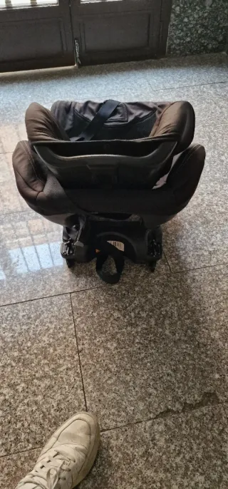 Silla de coche PLAY negra