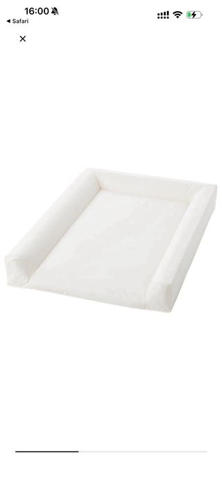 Cambiador de bebé blanco y colchón