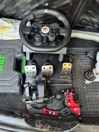 Volante Logitech G923 con Pedales y Freno de Mano