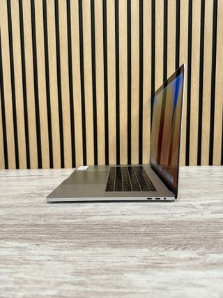 MacBook Pro 15" 2017 i7 16gb 1tb SSD