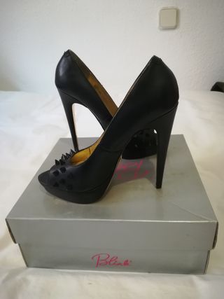 Zapatos tacón aguja con pinchos