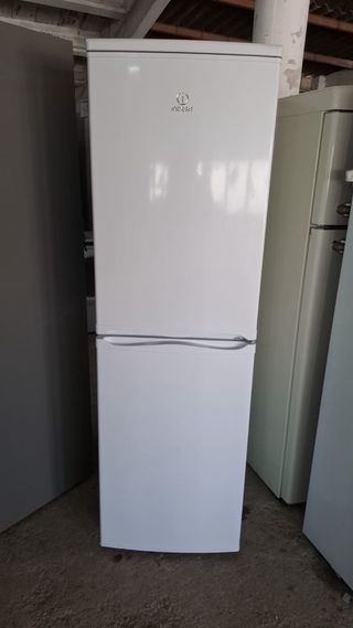 Nevera Indesit blanca