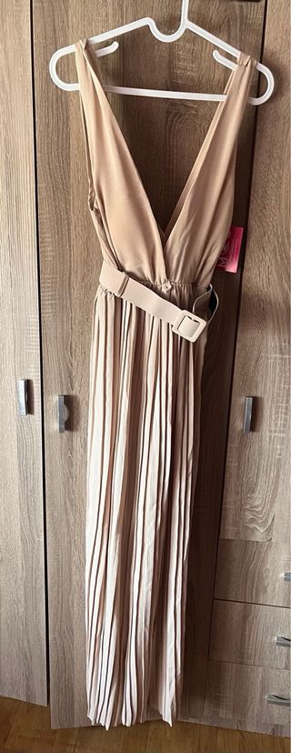 Mono largo plisado beige Masqguapas