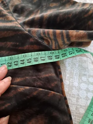 Vestido Mango y Camiseta Zara