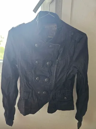 Chaqueta militar negra